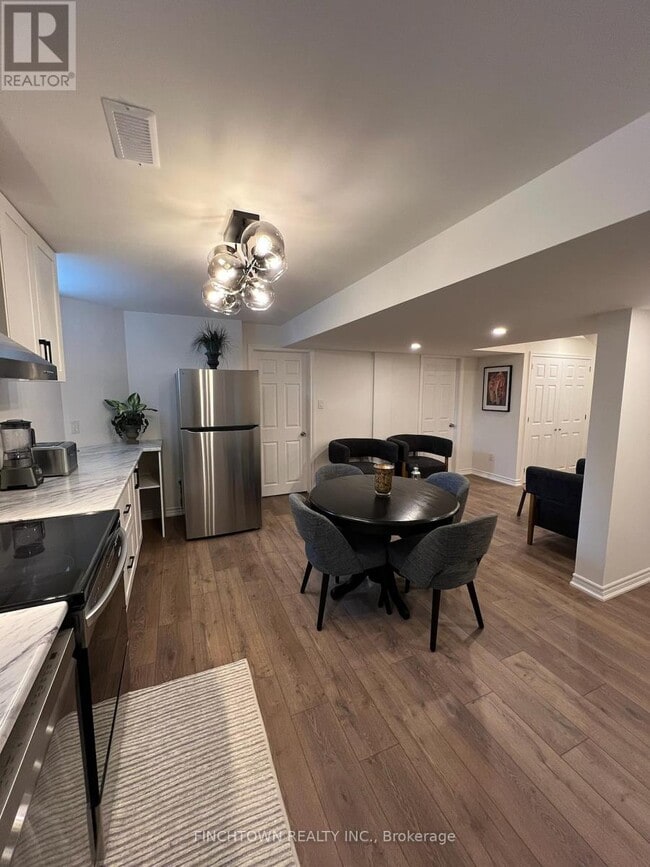property at 10 Green Manor Cres
