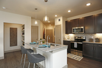 The Julian at South Pointe in Mansfield, TX - Foto de edificio - Interior Photo