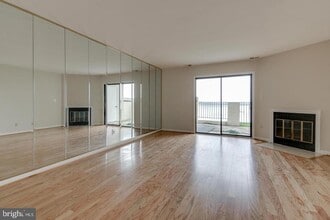 11 Queen Elizabeth Ct in Chester, MD - Foto de edificio - Building Photo