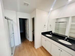 4671 W Aurora St in Fayetteville, AR - Foto de edificio - Building Photo