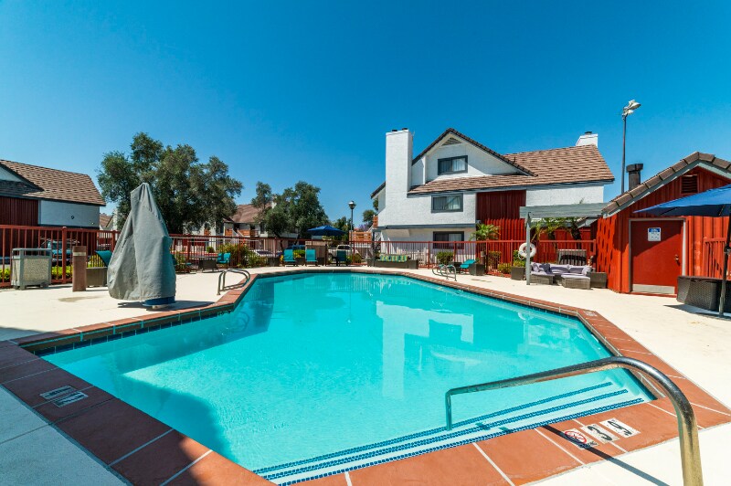 8242 N Black Cyn Hwy in Phoenix, AZ - Building Photo