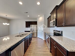 44 Prairie St in Clayton, NC - Foto de edificio - Building Photo