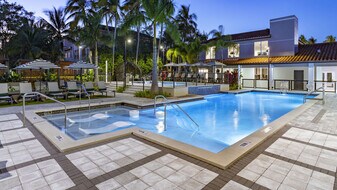 Gatehouse On The Green in Plantation, FL - Building Photo