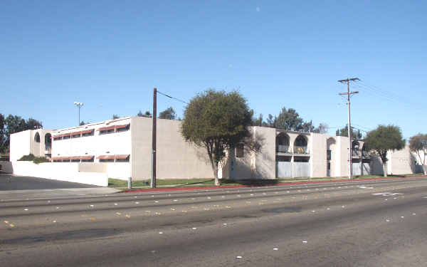 Hermosa Vista Apartments in Huntington Beach, CA - Building Photo - Building Photo