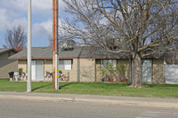 Lindsay Senior Villa in Lindsay, CA - Foto de edificio - Building Photo