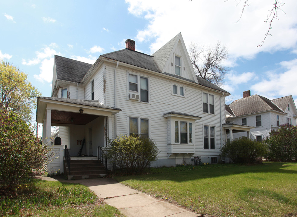 419-421 Lake St in Eau Claire, WI - Building Photo