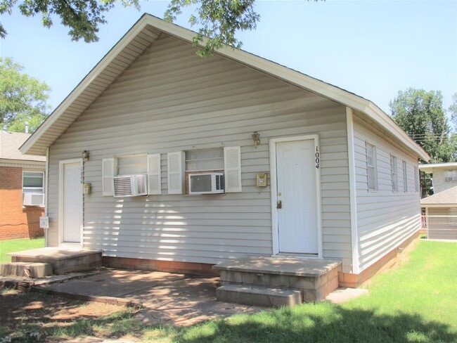 property at 1004 N Bradley St