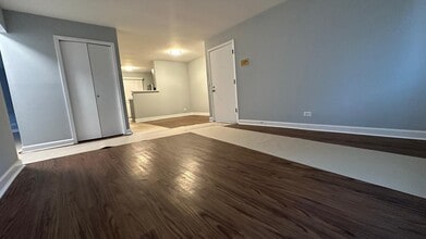 201 N Waters Edge Dr in Glendale Heights, IL - Building Photo - Building Photo