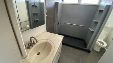 2921 Koali Rd in Honolulu, HI - Foto de edificio - Building Photo