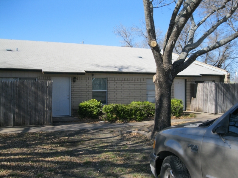 Southgate Apartments in Brady, TX - Building Photo