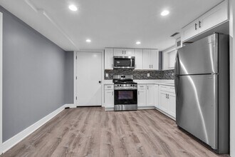 2424 W Hollywood Ave in Chicago, IL - Building Photo - Building Photo