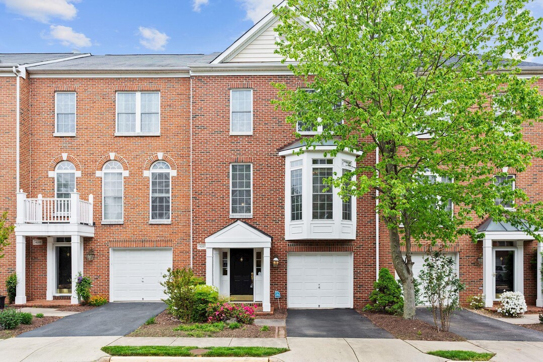 4287 Park Green Ct in Fairfax, VA - Foto de edificio