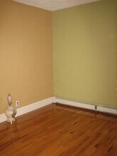 4 Goldsmith Ave, Unit 2 in Medford, MA - Building Photo - Building Photo