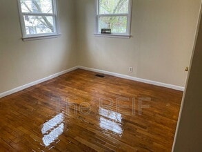 1080 E Cornell Ave in Flint, MI - Foto de edificio - Building Photo