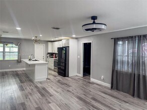 4710 SW 18th St in West Park, FL - Foto de edificio - Building Photo