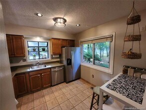 3 Sterling Pl in Avon, CT - Building Photo - Building Photo