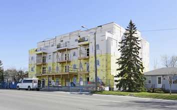 1710 33rd St SW in Calgary, AB - Building Photo - Building Photo