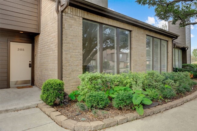 property at 2601 S Braeswood Blvd