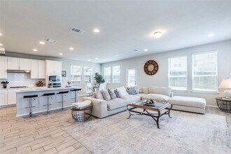 5629 Respinto Dr in Austin, TX - Foto de edificio - Building Photo