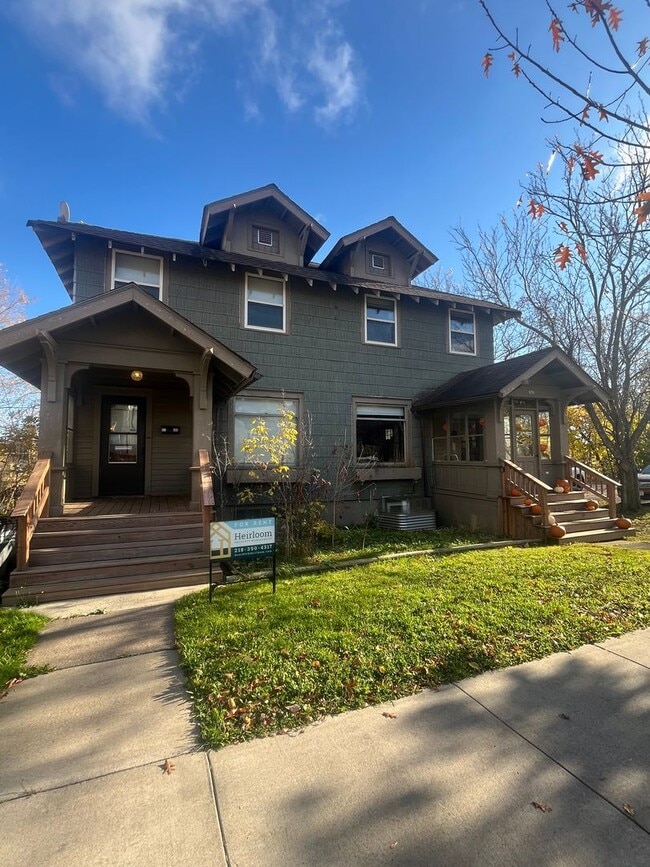 property at 920-922 E 4th St