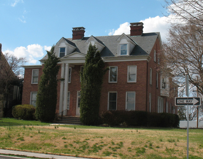 1215 E Market St in York, PA - Foto de edificio - Building Photo