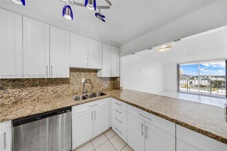 6900 Bay Dr in Miami Beach, FL - Building Photo - Building Photo