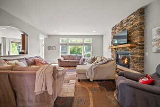 10599 Geist View Dr in Fishers, IN - Building Photo - Building Photo