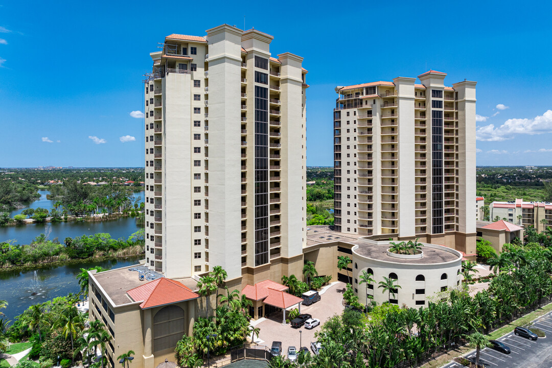 Riva Del Lago South in Ft. Myers, FL - Foto de edificio