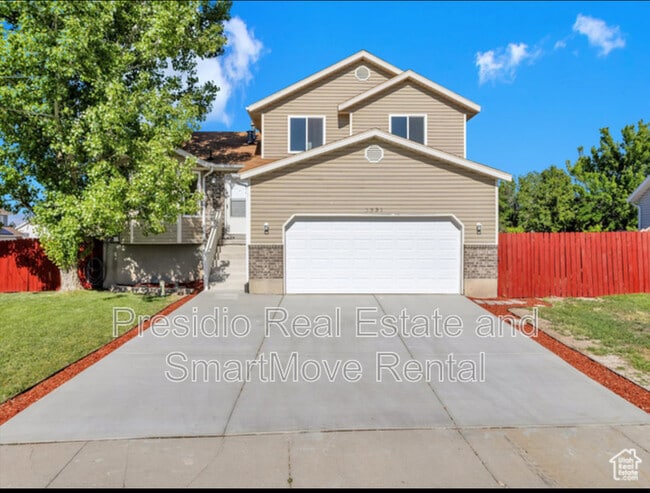 3331 Rochelle Cir in West Valley City, UT - Building Photo - Building Photo