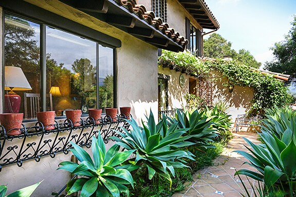 4449 Vieja Dr in Santa Barbara, CA - Foto de edificio - Building Photo