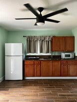 8101 Cleaves Rd, Unit Studio for rent in North Fort Myers, FL - Building Photo