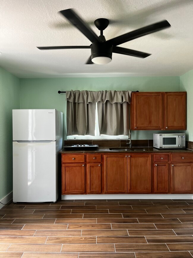 8101 Cleaves Rd, Unit Studio for rent
