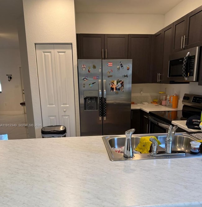 13150 SW 233rd St in Princeton, FL - Foto de edificio - Building Photo