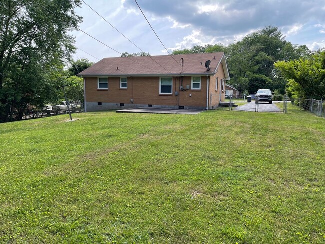 114 Ogles Dr in Clarksville, TN - Building Photo - Building Photo