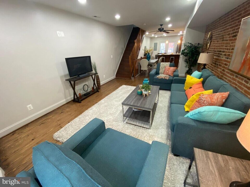 1832 Light St in Baltimore, MD - Building Photo