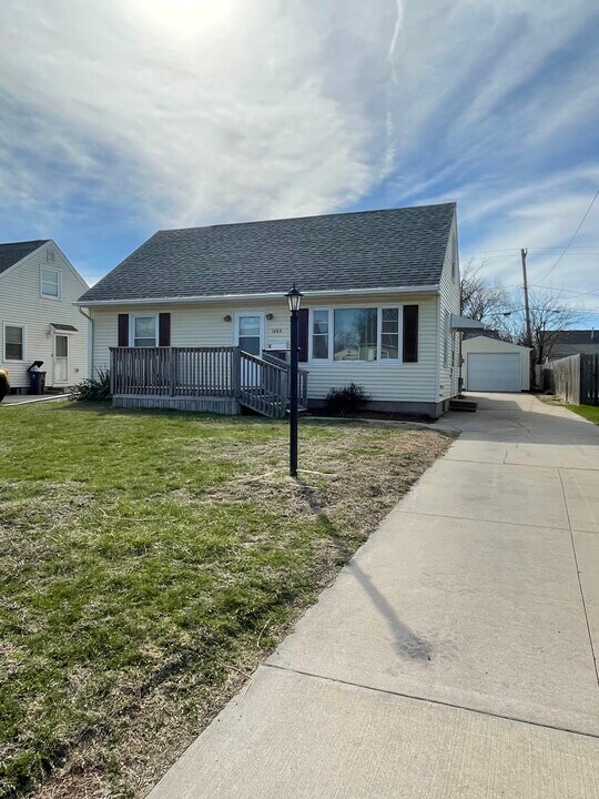 1422 9th St NW in Cedar Rapids, IA - Building Photo