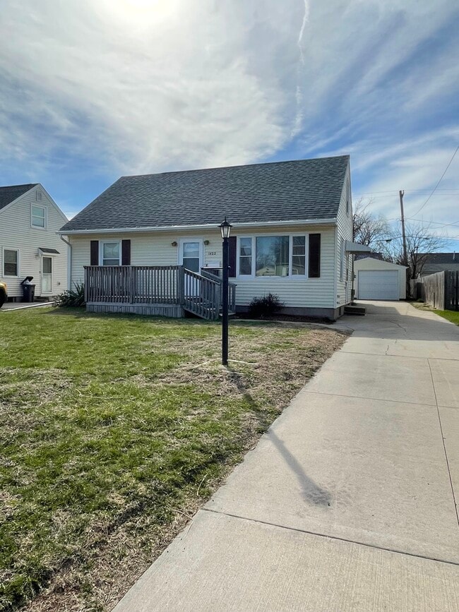 property at 1422 9th St NW