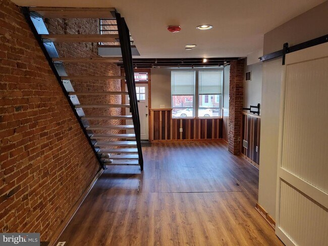 property at 813 E Fort Ave