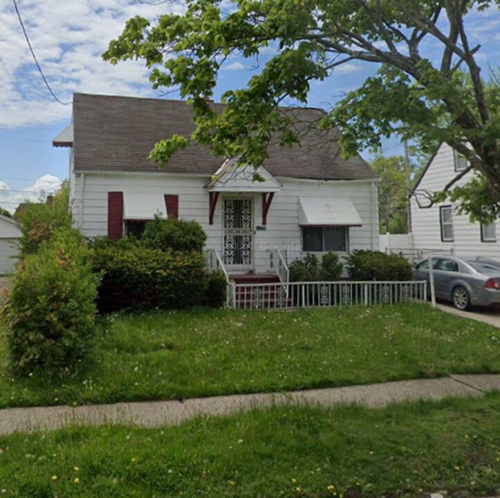 17002 Ridgeton Dr in Cleveland, OH - Building Photo