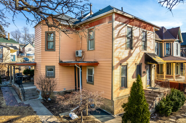 1617 Woodland Ave in Des Moines, IA - Foto de edificio - Building Photo