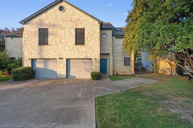 property at 2913 Whisper Oaks Ln