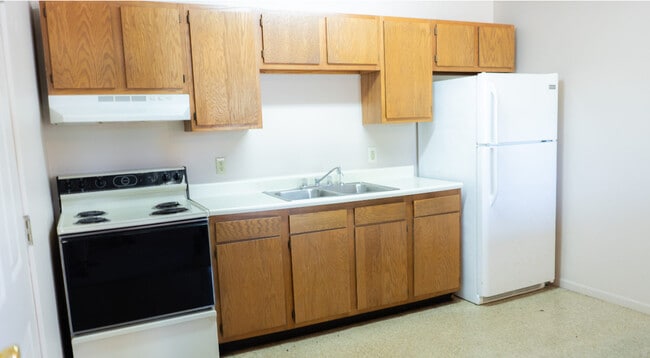 Riverside Apartments in Terre Haute, IN - Building Photo - Building Photo