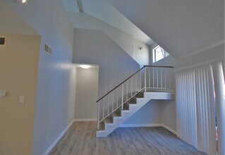 746 N Eucalyptus Ave in Inglewood, CA - Building Photo - Building Photo