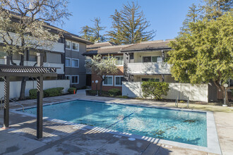 Redwood Square Condominiums in Fremont, CA - Building Photo - Building Photo