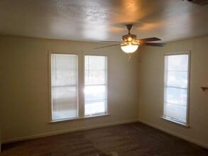 218 Broadmoor Ave in Arlington, TX - Building Photo - Building Photo