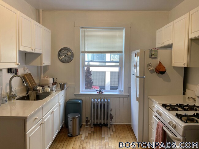 14 Centre St in Cambridge, MA - Foto de edificio - Building Photo