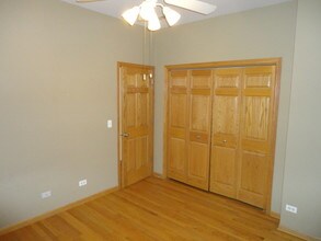 1319 W Belmont Ave-Unit -2 in Chicago, IL - Building Photo - Building Photo