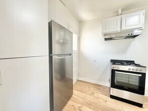1415 N Hobart Blvd in Los Angeles, CA - Building Photo - Building Photo