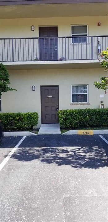 3752 NW 91st Ln in Sunrise, FL - Building Photo