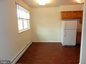 335 E Lancaster Ave in Downingtown, PA - Building Photo